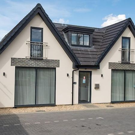 Orchid Lodge - Two Bed Generous Flat - Parking, Netflix, Wifi - Close To Blenheim Palace & Oxford - F4 Kidlington Exteriér fotografie