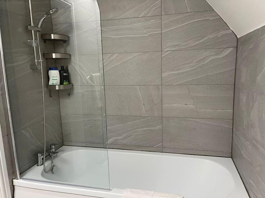 Orchid Lodge - Two Bed Generous Flat - Parking, Netflix, Wifi - Close To Blenheim Palace & Oxford - F4 Kidlington Exteriér fotografie