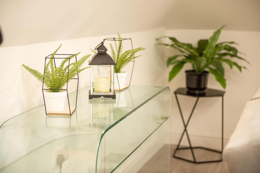 Orchid Lodge - Two Bed Generous Flat - Parking, Netflix, Wifi - Close To Blenheim Palace & Oxford - F4 Kidlington Exteriér fotografie
