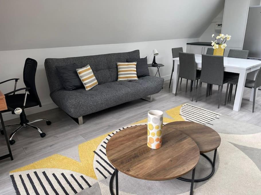 Orchid Lodge - Two Bed Generous Flat - Parking, Netflix, Wifi - Close To Blenheim Palace & Oxford - F4 Kidlington Exteriér fotografie