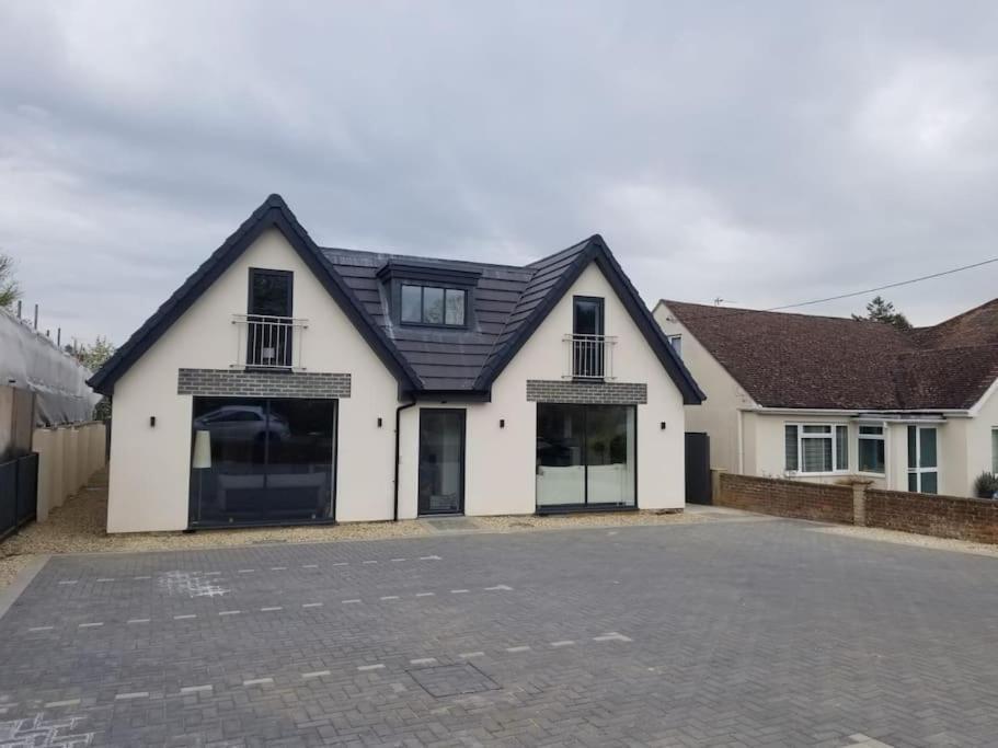 Orchid Lodge - Two Bed Generous Flat - Parking, Netflix, Wifi - Close To Blenheim Palace & Oxford - F4 Kidlington Exteriér fotografie