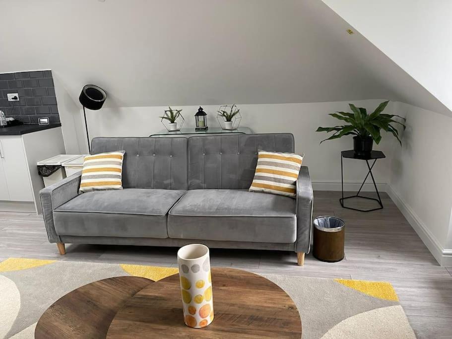 Orchid Lodge - Two Bed Generous Flat - Parking, Netflix, Wifi - Close To Blenheim Palace & Oxford - F4 Kidlington Exteriér fotografie