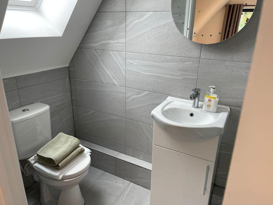 Orchid Lodge - Two Bed Generous Flat - Parking, Netflix, Wifi - Close To Blenheim Palace & Oxford - F4 Kidlington Exteriér fotografie