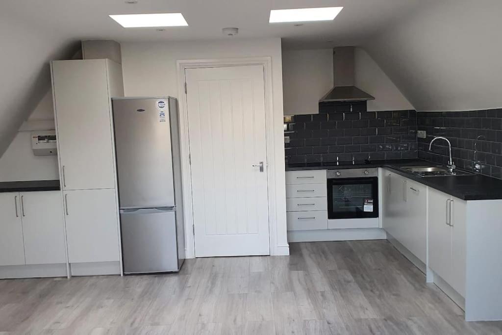 Orchid Lodge - Two Bed Generous Flat - Parking, Netflix, Wifi - Close To Blenheim Palace & Oxford - F4 Kidlington Exteriér fotografie