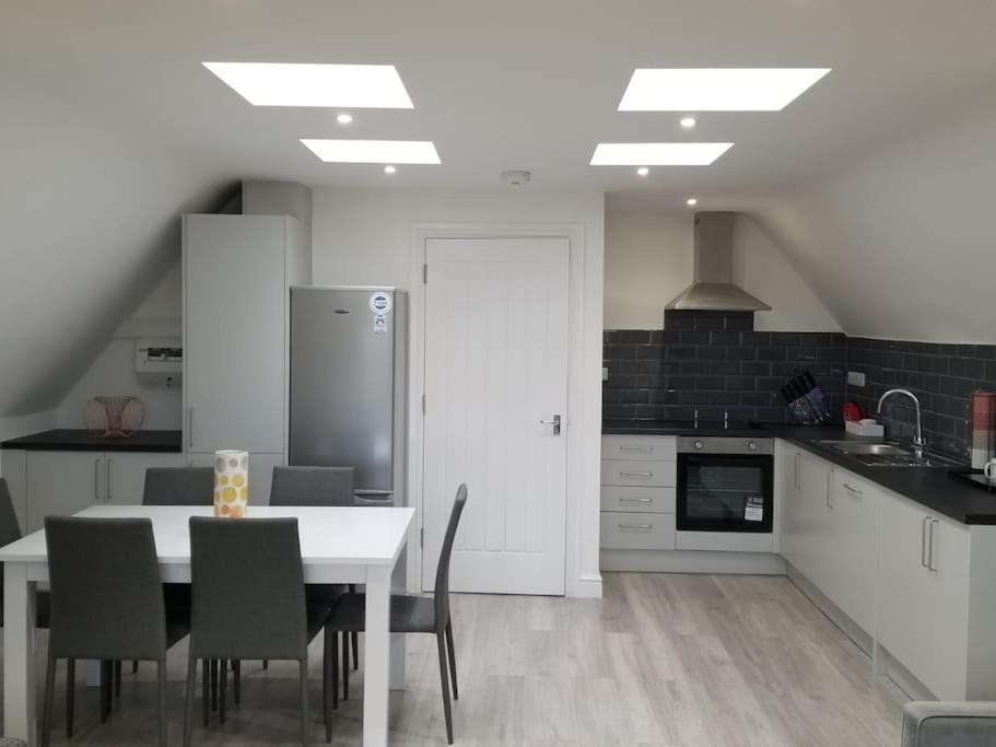 Orchid Lodge - Two Bed Generous Flat - Parking, Netflix, Wifi - Close To Blenheim Palace & Oxford - F4 Kidlington Exteriér fotografie