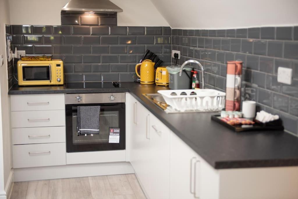 Orchid Lodge - Two Bed Generous Flat - Parking, Netflix, Wifi - Close To Blenheim Palace & Oxford - F4 Kidlington Exteriér fotografie