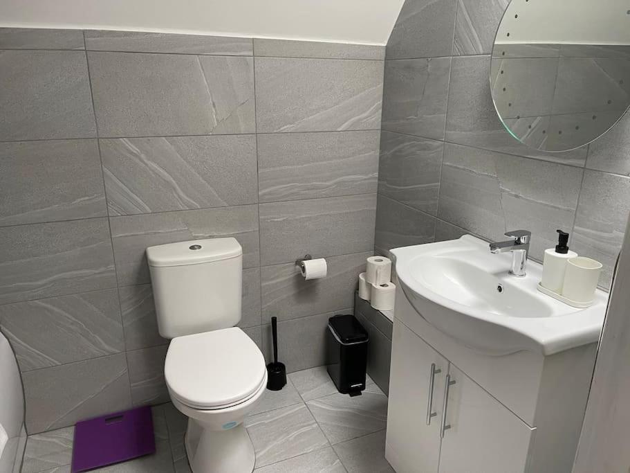 Orchid Lodge - Two Bed Generous Flat - Parking, Netflix, Wifi - Close To Blenheim Palace & Oxford - F4 Kidlington Exteriér fotografie
