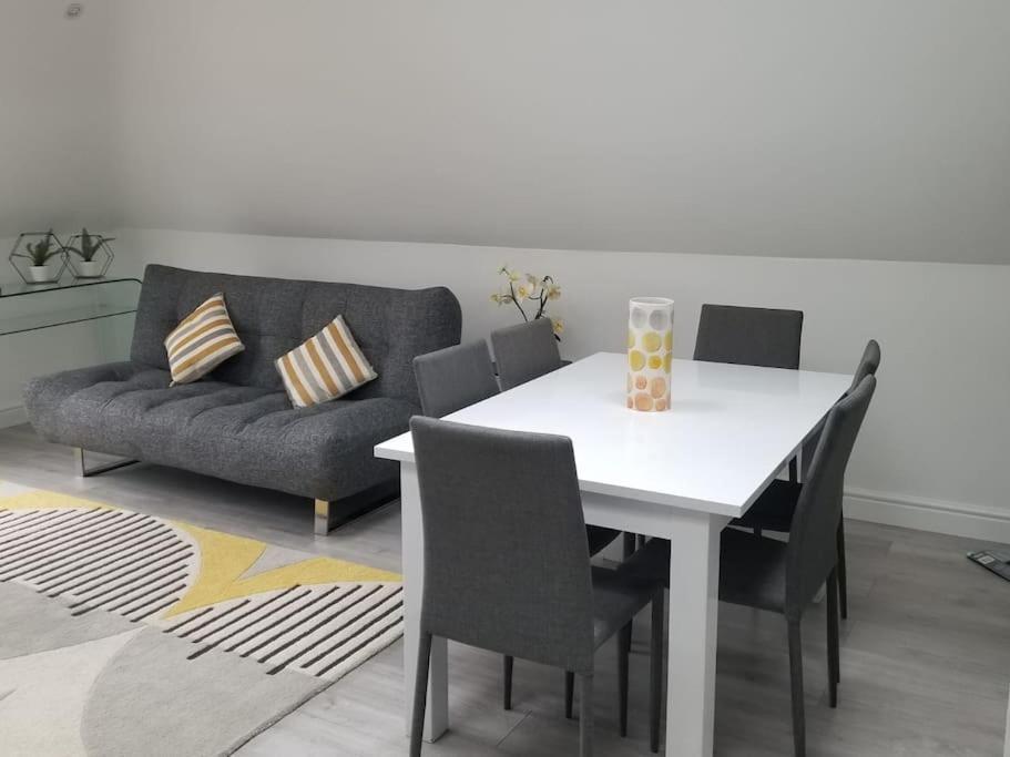 Orchid Lodge - Two Bed Generous Flat - Parking, Netflix, Wifi - Close To Blenheim Palace & Oxford - F4 Kidlington Exteriér fotografie