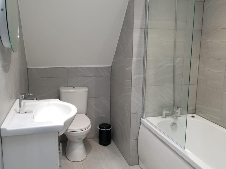 Orchid Lodge - Two Bed Generous Flat - Parking, Netflix, Wifi - Close To Blenheim Palace & Oxford - F4 Kidlington Exteriér fotografie